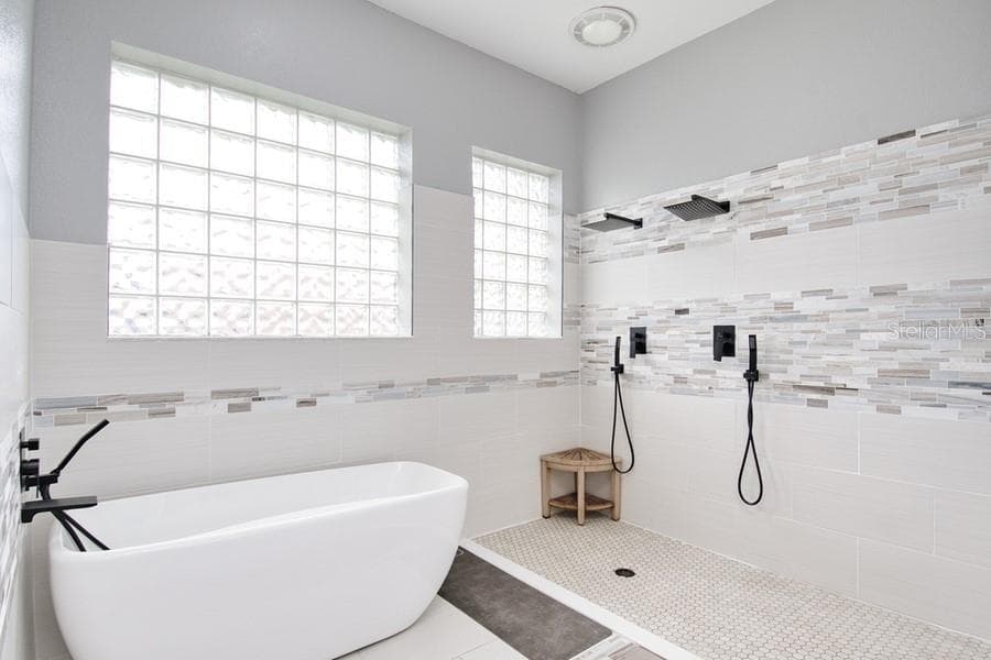 10537 VERSAILLES BOULEVARD — photo 15 of 40