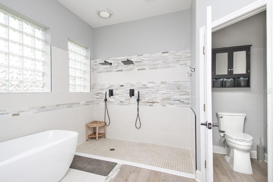 10537 VERSAILLES BOULEVARD — photo 14 of 40