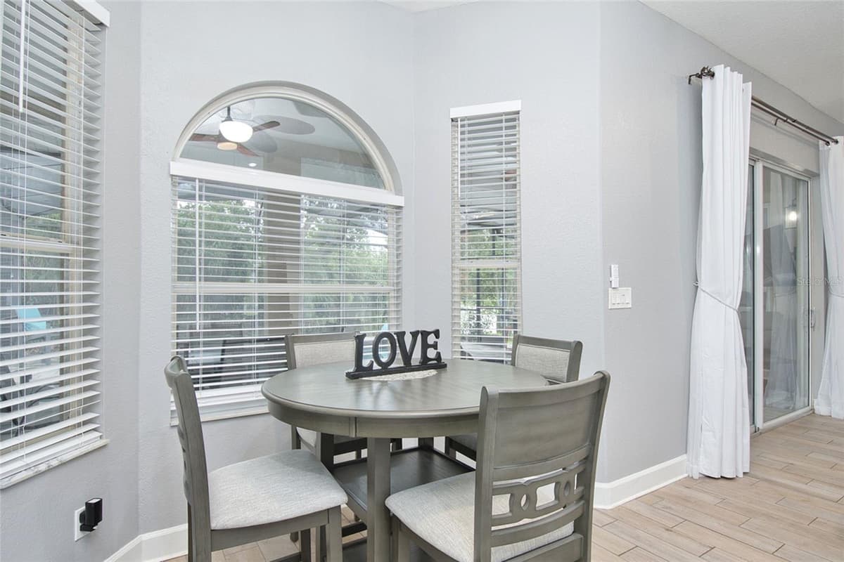 10537 VERSAILLES BOULEVARD — photo 8 of 40
