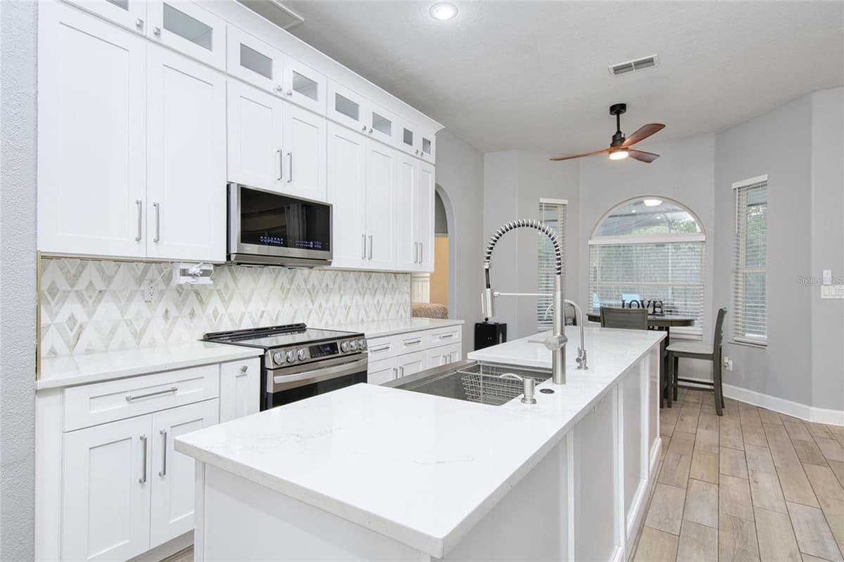 10537 VERSAILLES BOULEVARD — photo 5 of 40