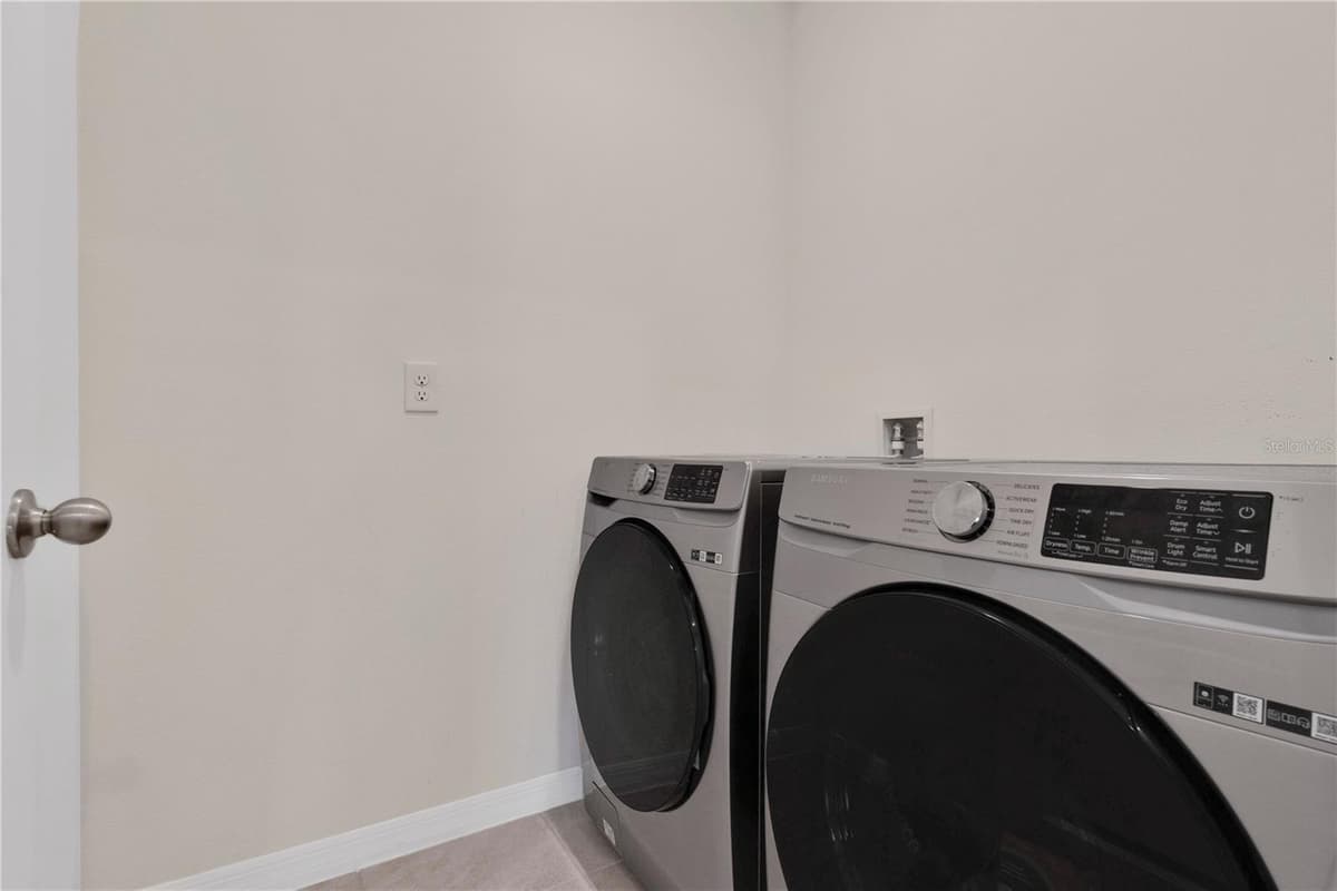 1735 PARK SIDE AVENUE — photo 18 of 28
