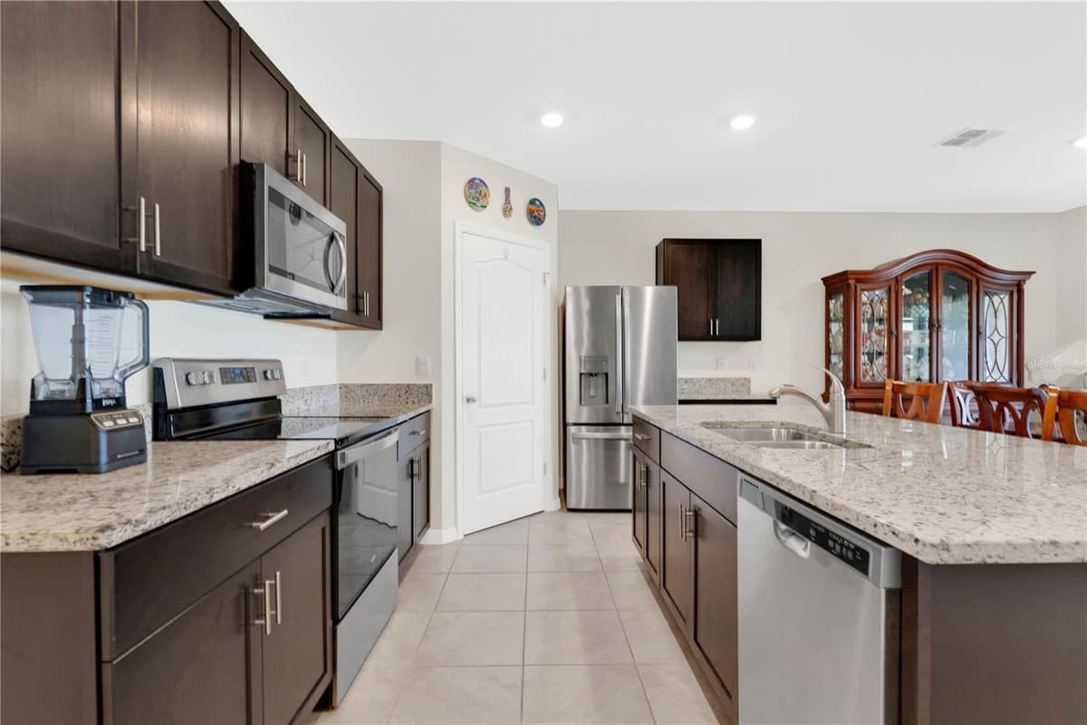 1735 PARK SIDE AVENUE — photo 3 of 28