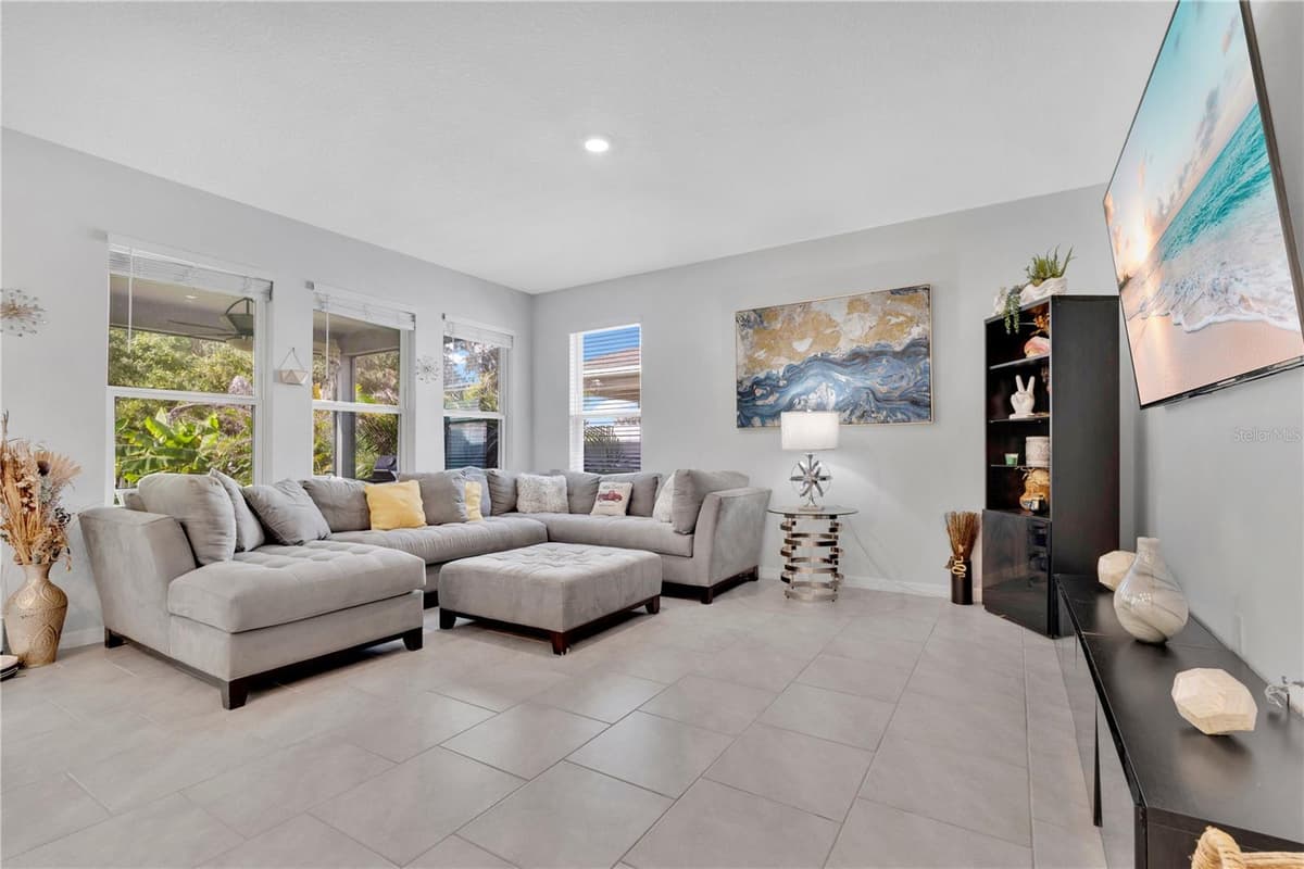 1621 PARK SIDE AVENUE — photo 9 of 35
