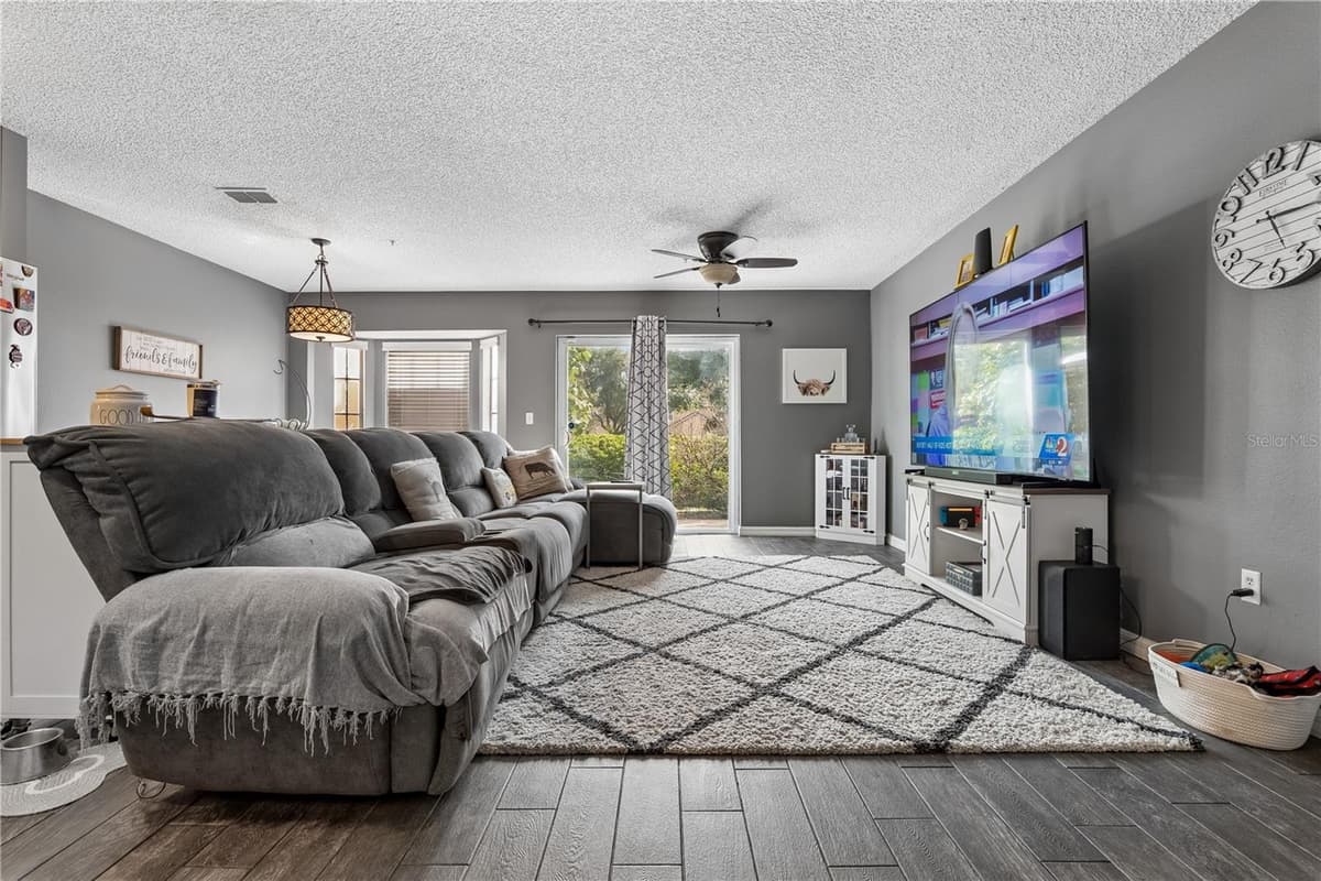 1210 FAIRWAY DRIVE — photo 3 of 18