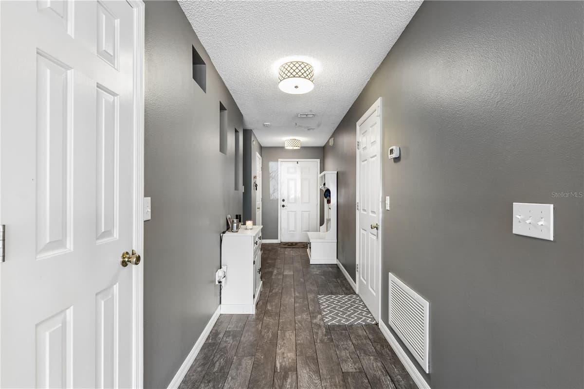 1210 FAIRWAY DRIVE — photo 2 of 18