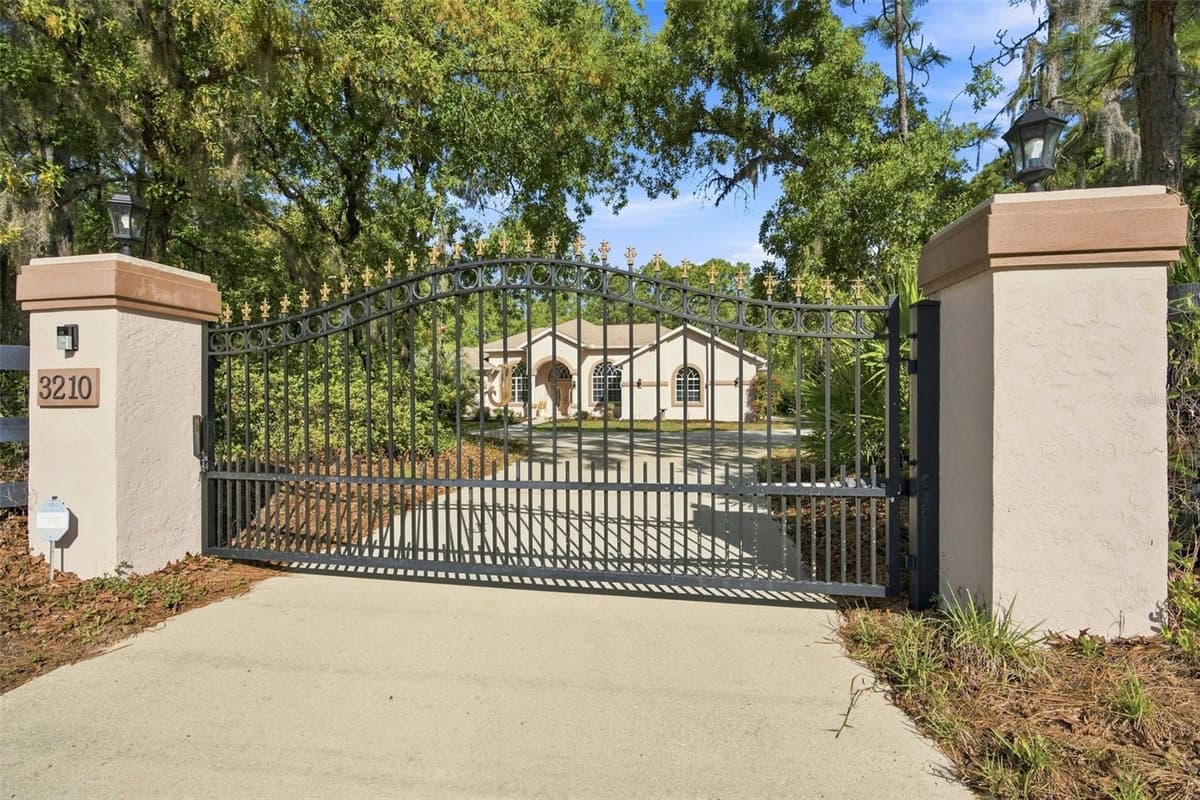 3210 RENO WAY — photo 2 of 76