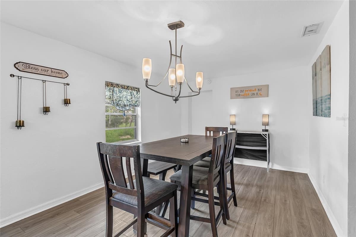 320 SEMINOLE AVENUE — photo 9 of 28