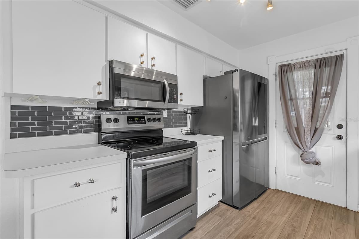 320 SEMINOLE AVENUE — photo 6 of 28