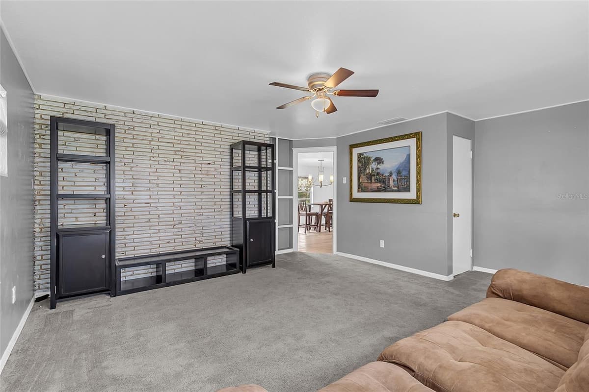 320 SEMINOLE AVENUE — photo 13 of 28