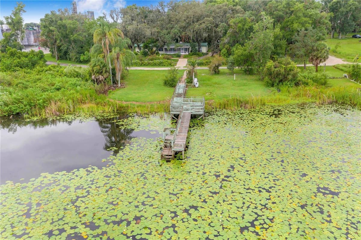490 TWIN LAKES BOULEVARD — photo 43 of 49