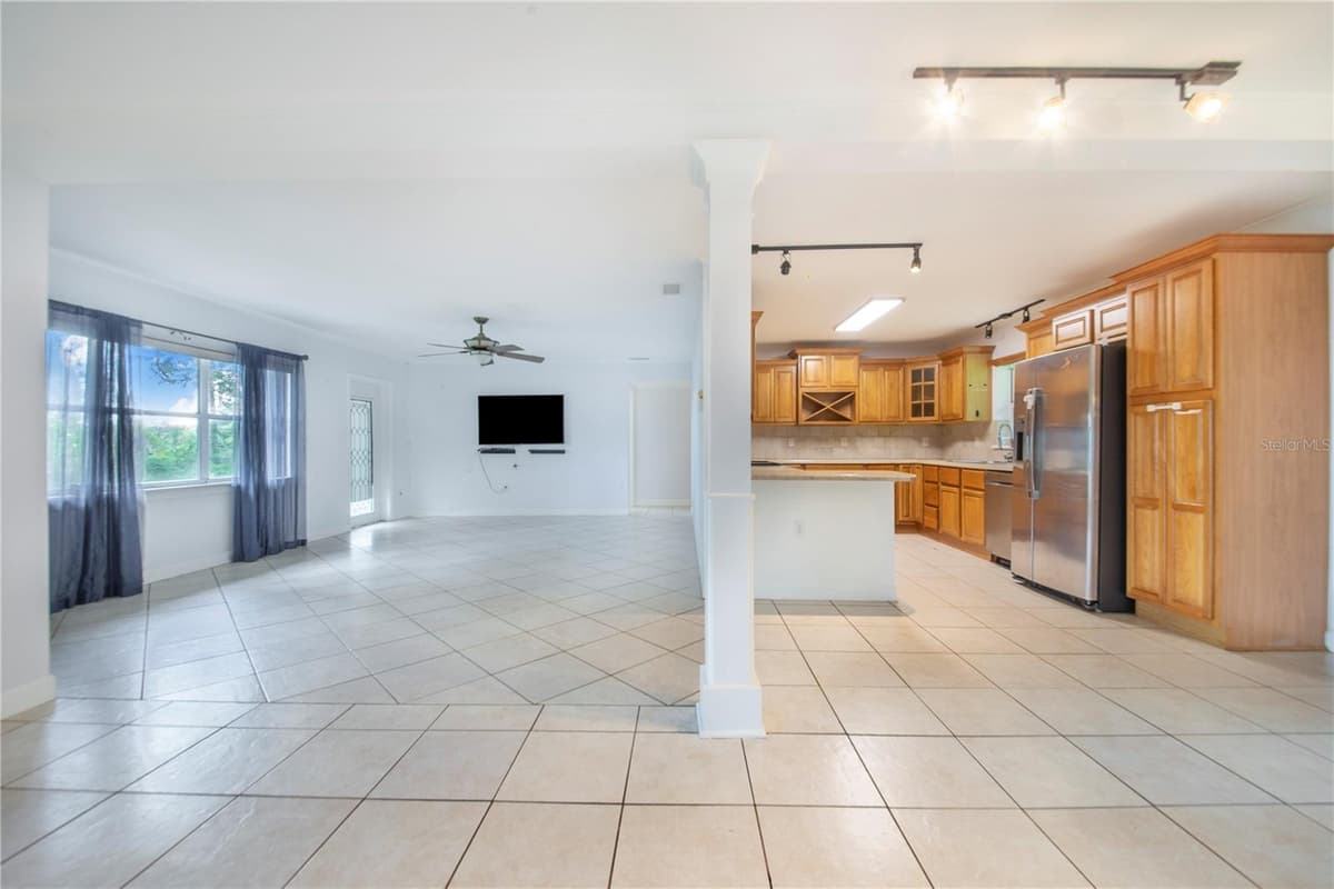 490 TWIN LAKES BOULEVARD — photo 13 of 49