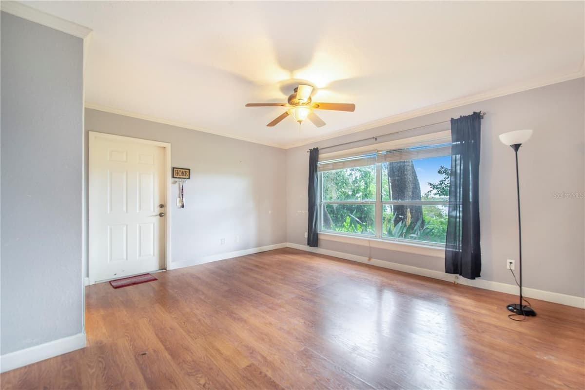 490 TWIN LAKES BOULEVARD — photo 16 of 49