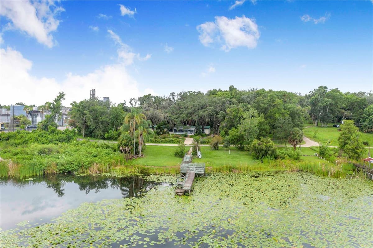 490 TWIN LAKES BOULEVARD — photo 42 of 49