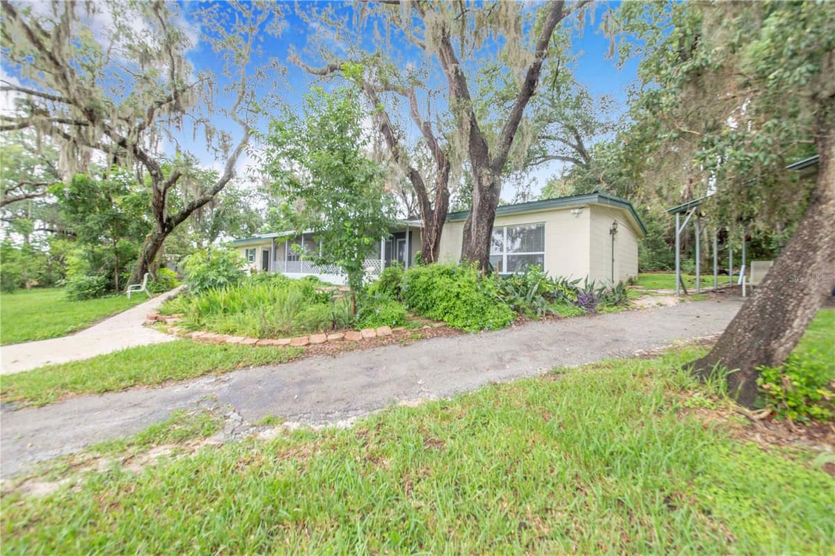 490 TWIN LAKES BOULEVARD — photo 34 of 49