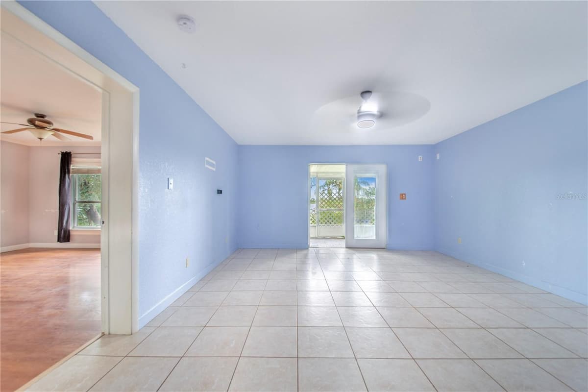 490 TWIN LAKES BOULEVARD — photo 23 of 49