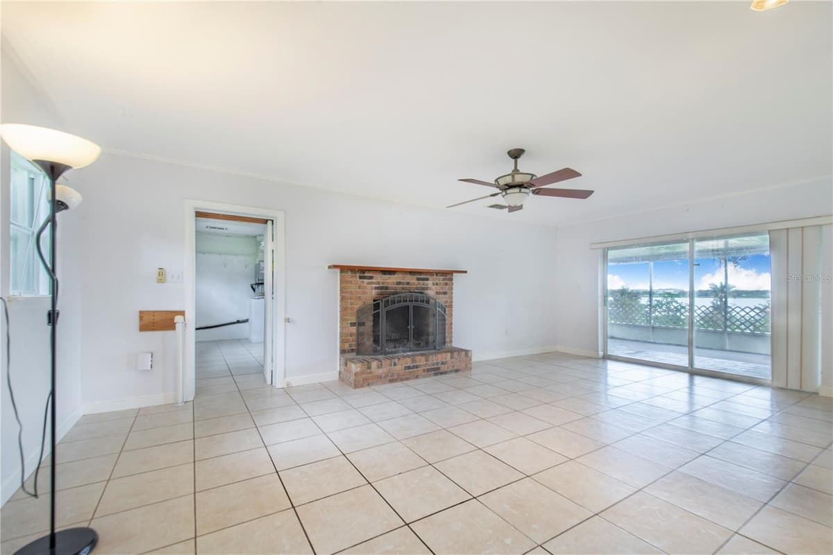 490 TWIN LAKES BOULEVARD — photo 10 of 49