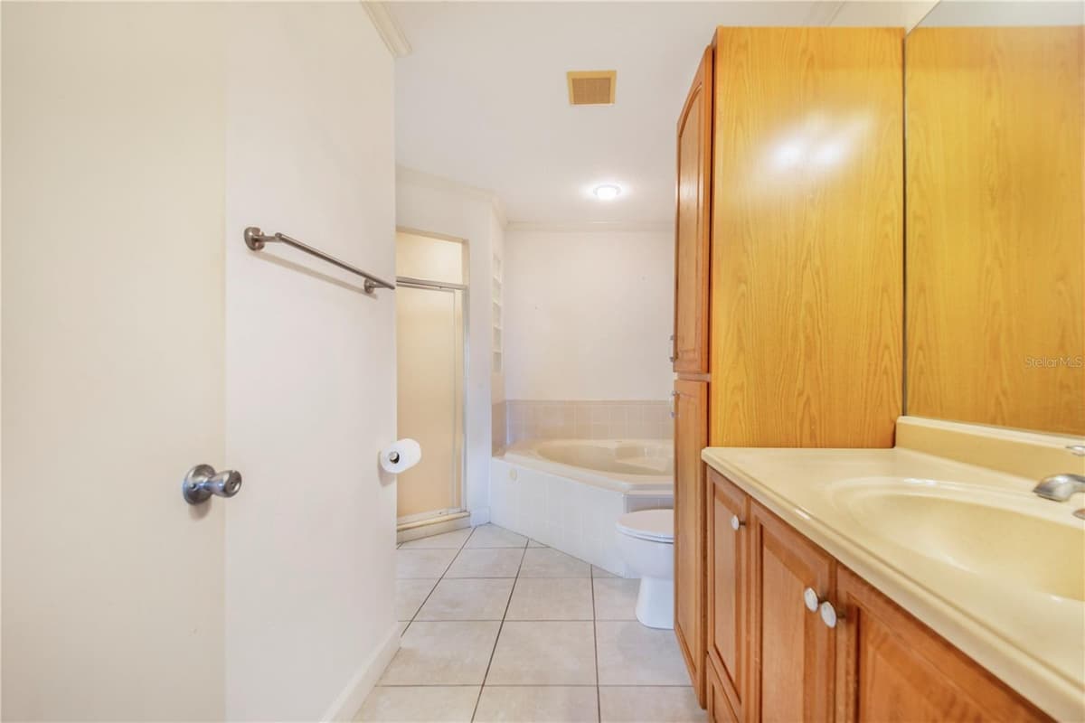 490 TWIN LAKES BOULEVARD — photo 18 of 49