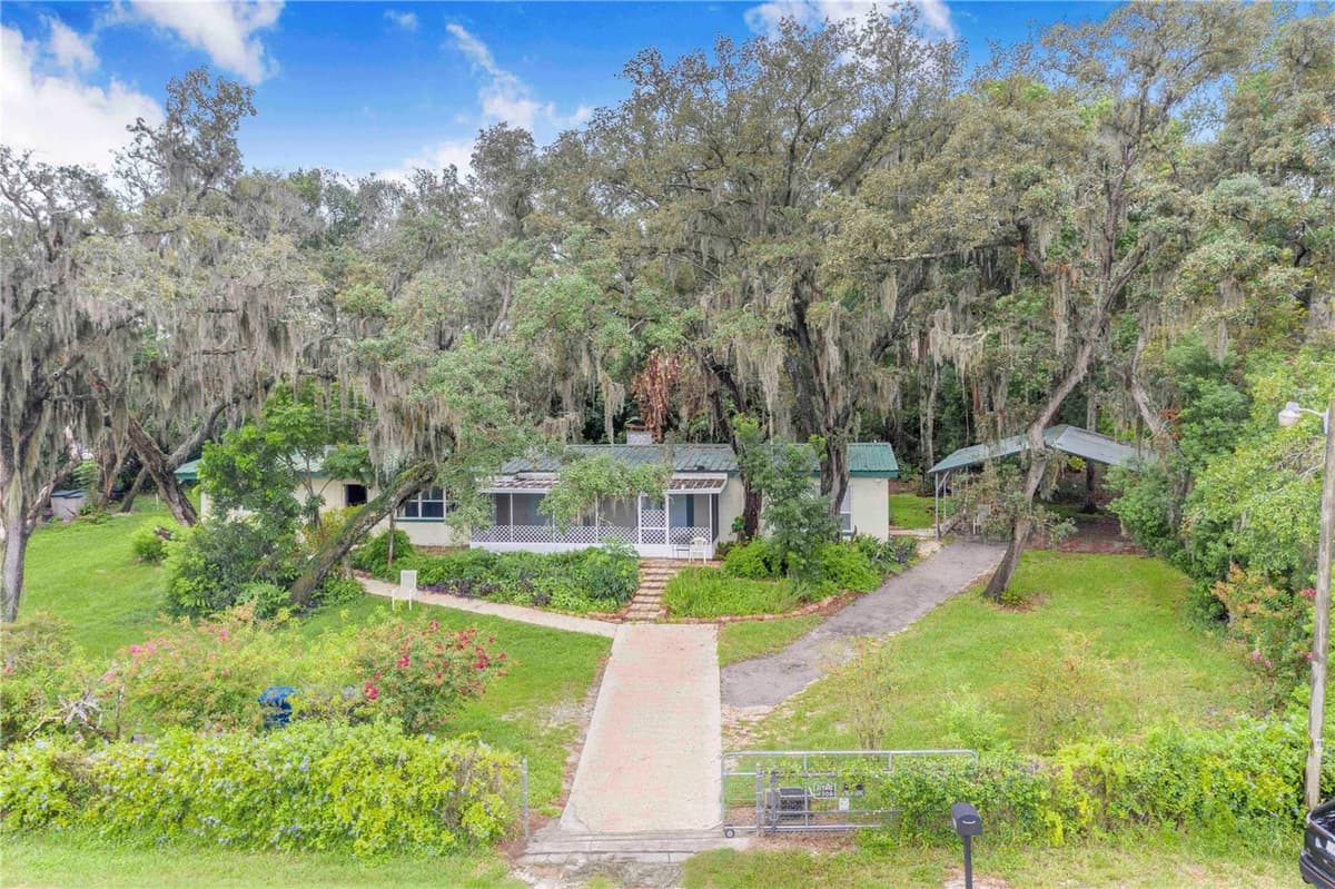 490 TWIN LAKES BOULEVARD — photo 44 of 49