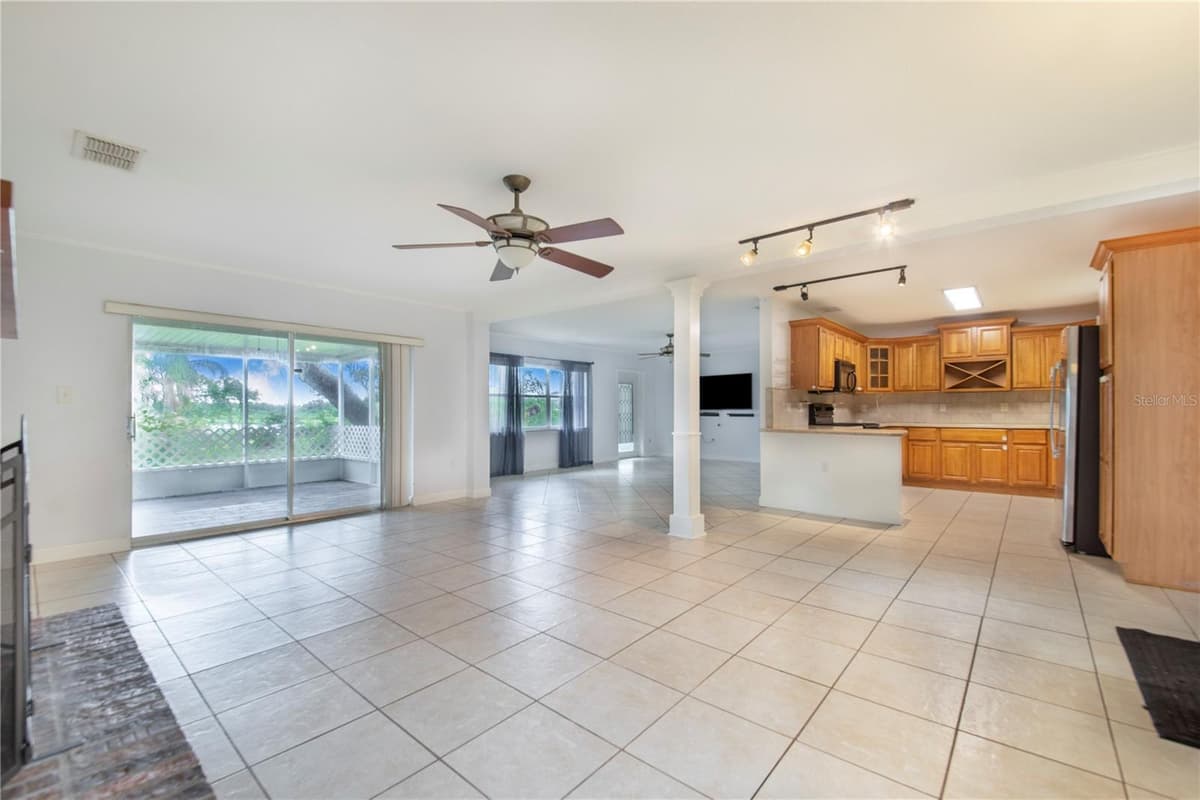490 TWIN LAKES BOULEVARD — photo 12 of 49