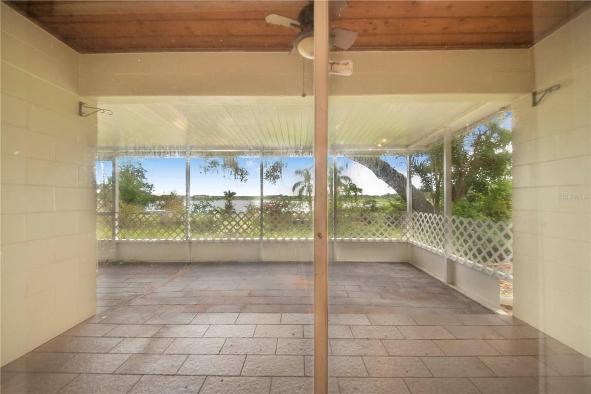 490 TWIN LAKES BOULEVARD — photo 11 of 49