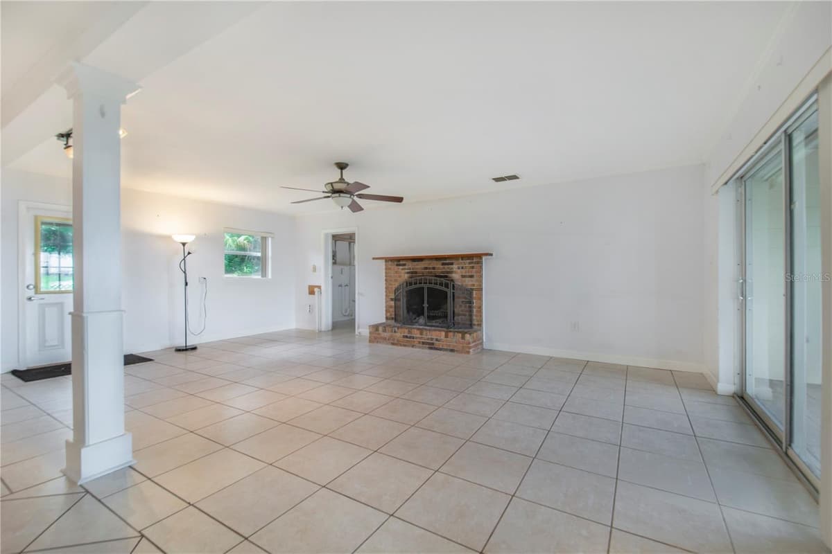 490 TWIN LAKES BOULEVARD — photo 8 of 49
