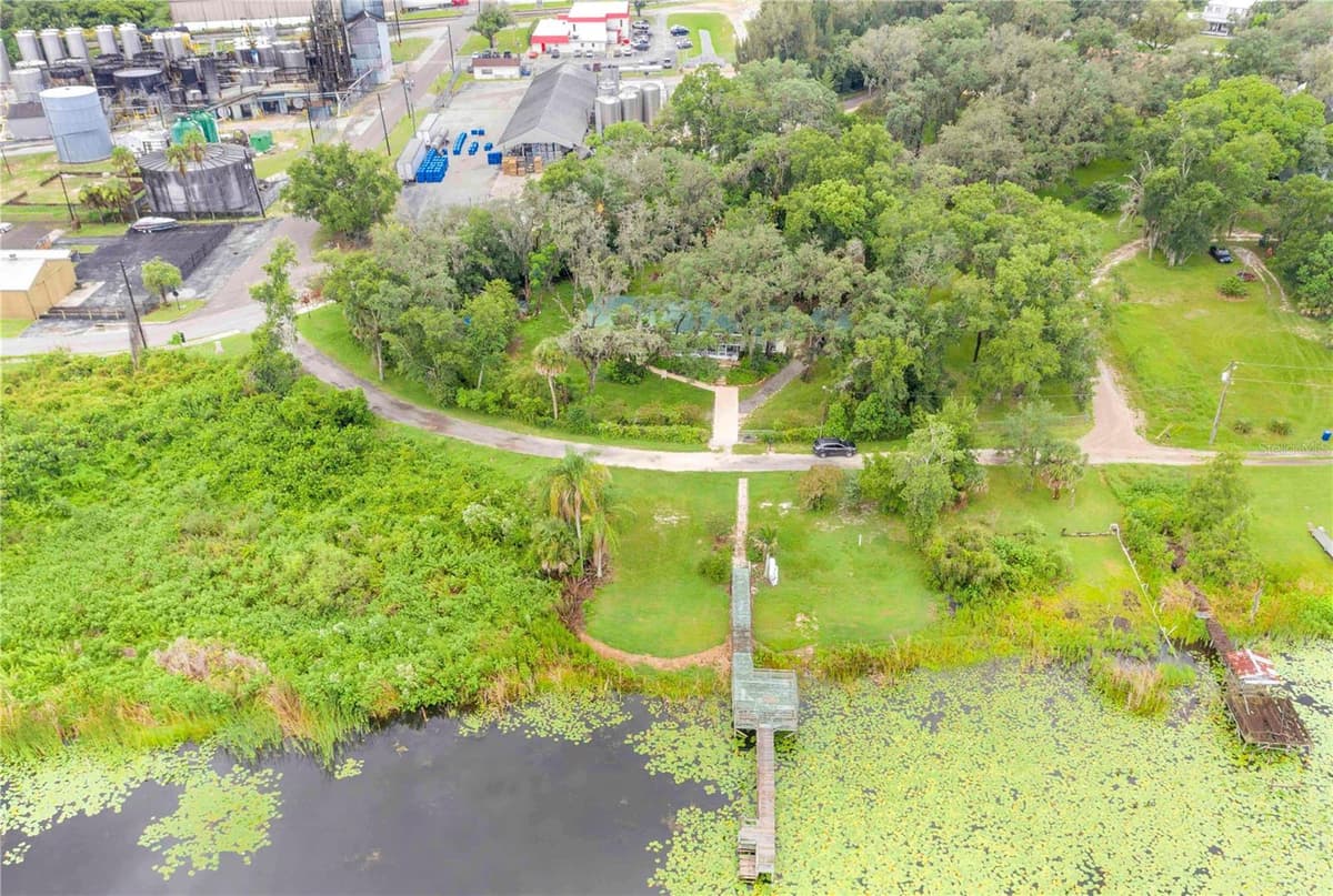 490 TWIN LAKES BOULEVARD — photo 40 of 49