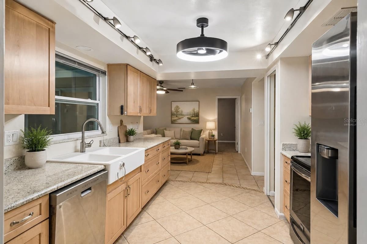 7640 VILLAGE GREEN DR — photo 5 of 28