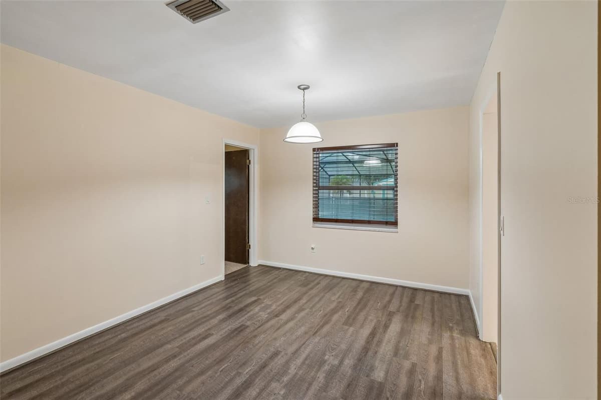 7640 VILLAGE GREEN DR — photo 8 of 28