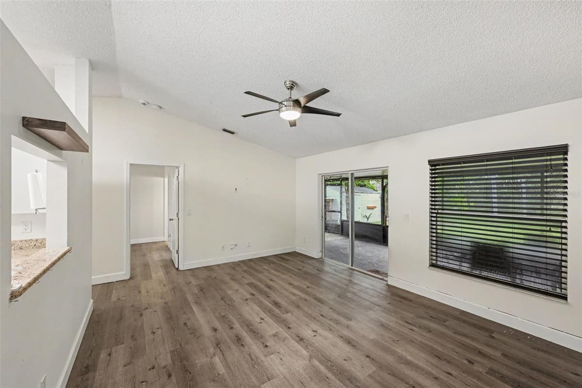 6289 LEONARD AVENUE — photo 5 of 31