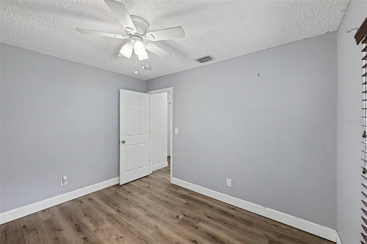 6289 LEONARD AVENUE — photo 21 of 31