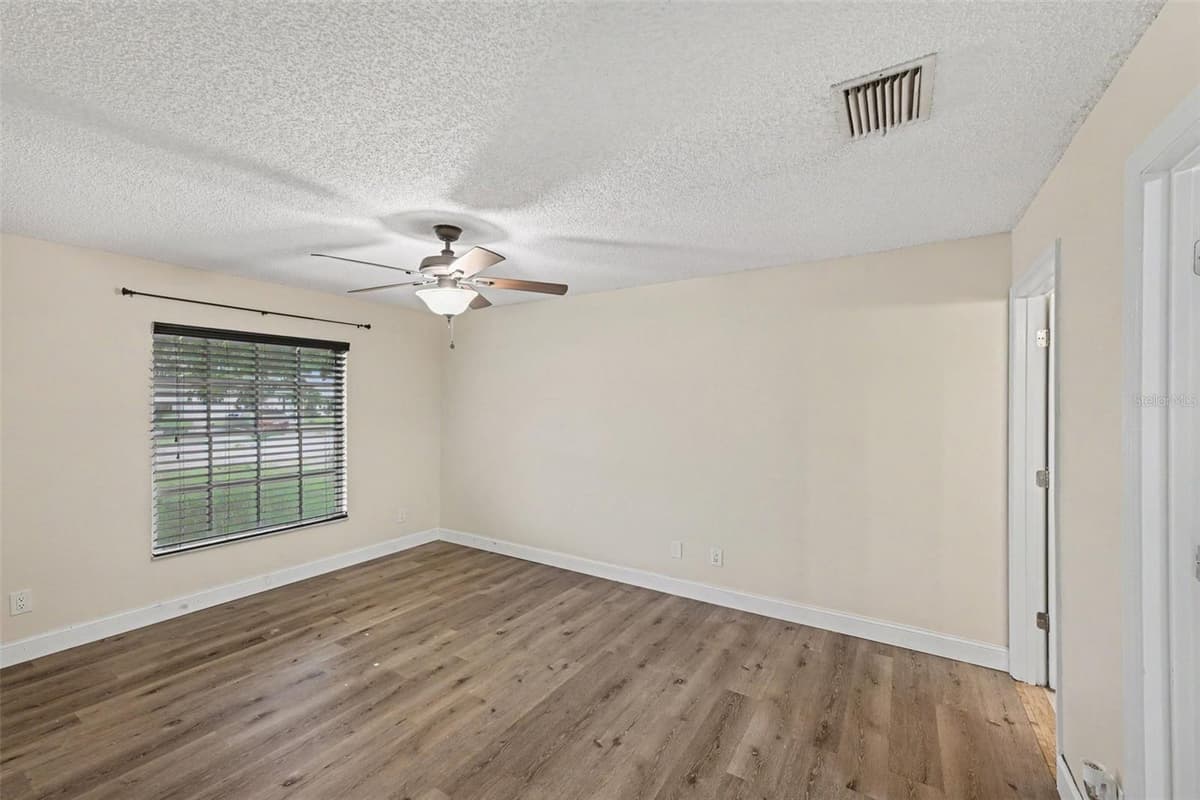 6289 LEONARD AVENUE — photo 11 of 31