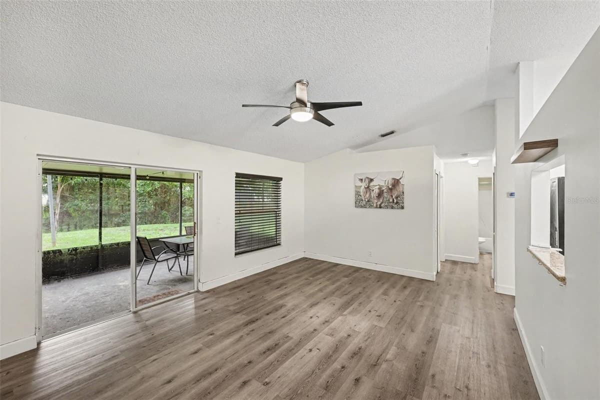 6289 LEONARD AVENUE — photo 6 of 31