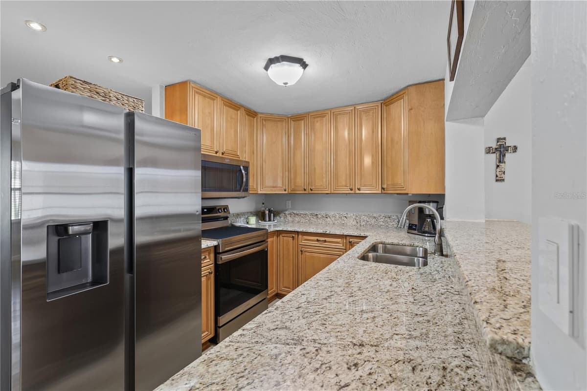 4029 COUNTRY CLUB BOULEVARD — photo 14 of 49