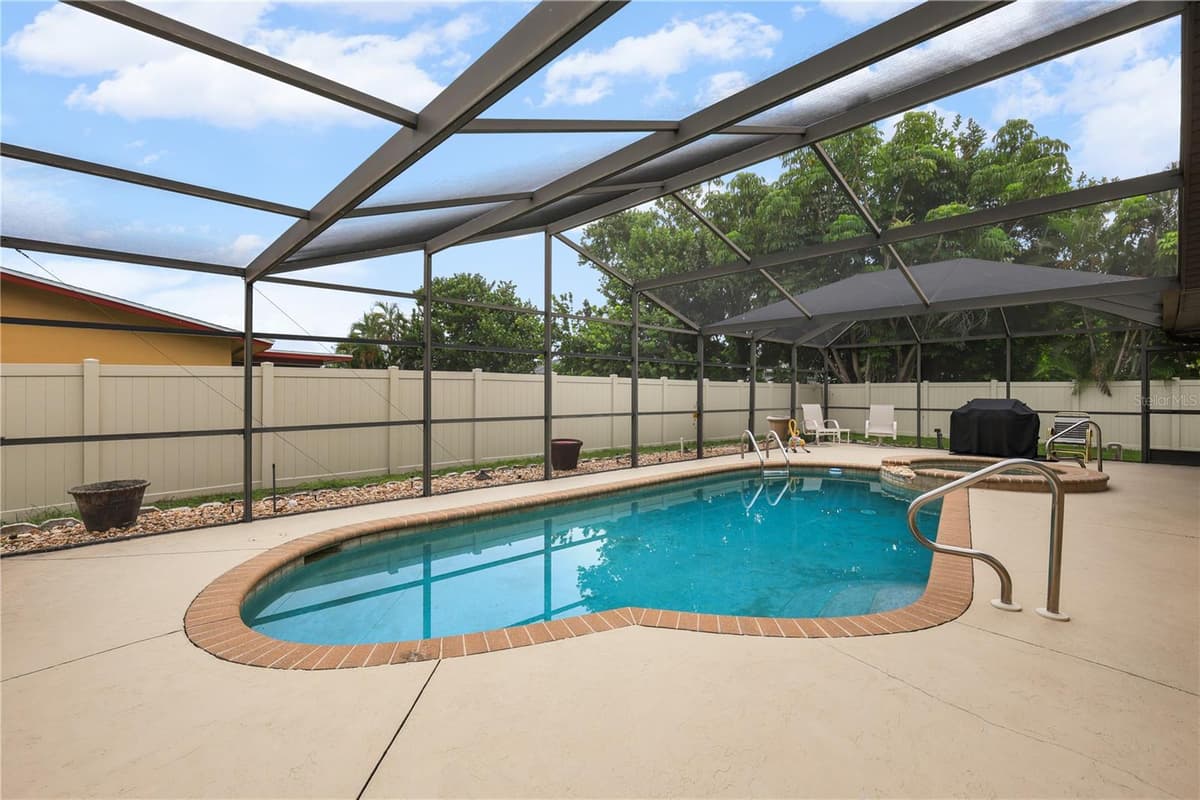 4029 COUNTRY CLUB BOULEVARD — photo 2 of 49