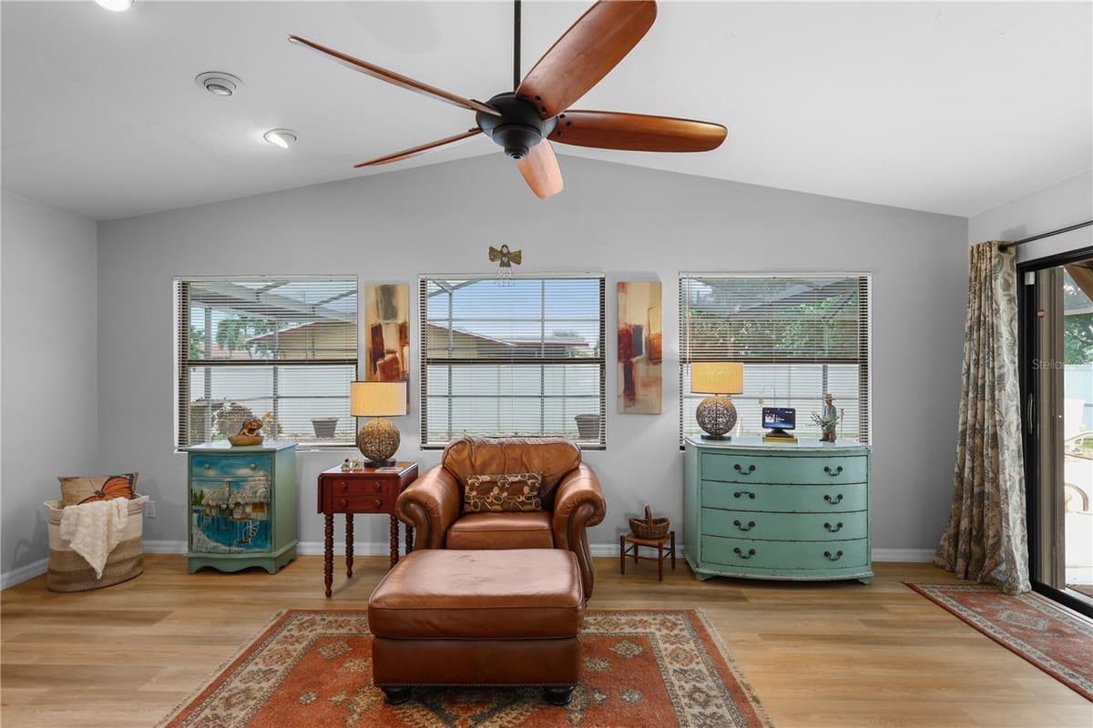 4029 COUNTRY CLUB BOULEVARD — photo 4 of 49
