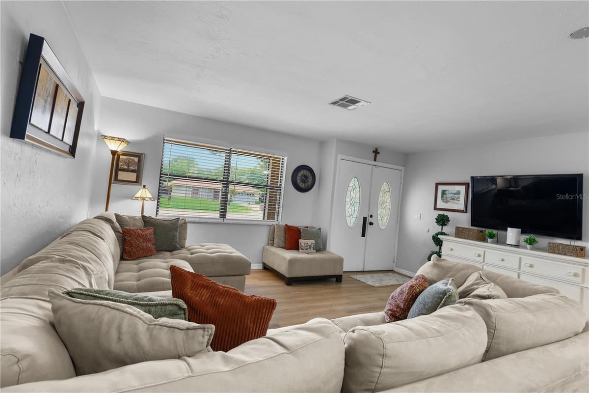 4029 COUNTRY CLUB BOULEVARD — photo 3 of 49