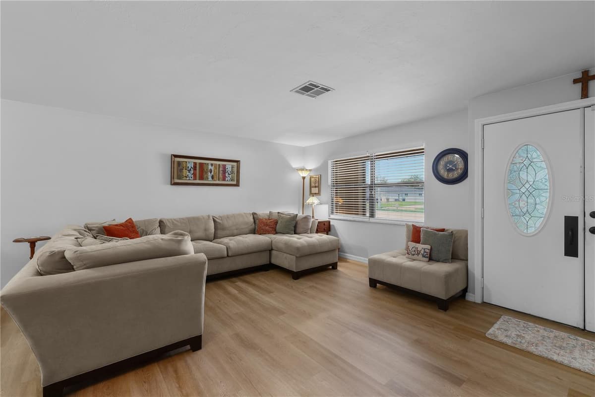4029 COUNTRY CLUB BOULEVARD — photo 7 of 49