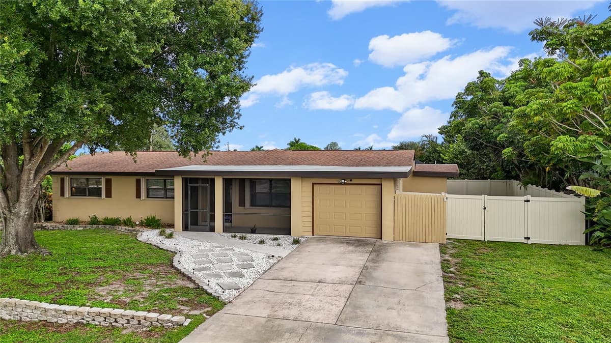 4029 COUNTRY CLUB BOULEVARD — photo 6 of 49