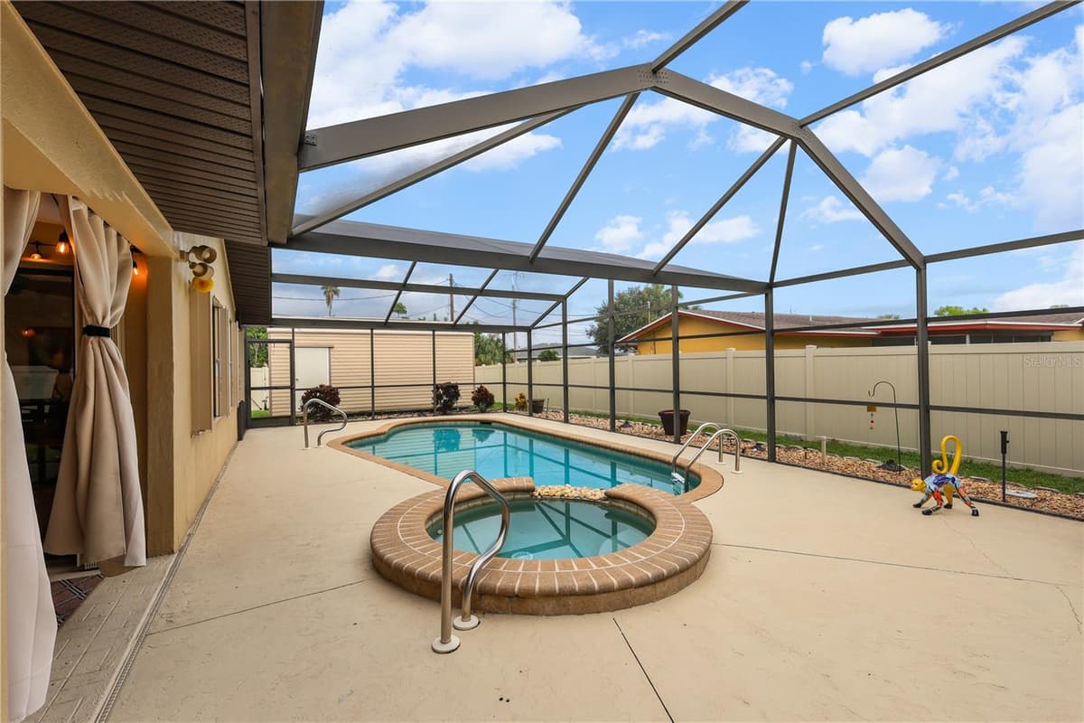4029 COUNTRY CLUB BOULEVARD — photo 36 of 49