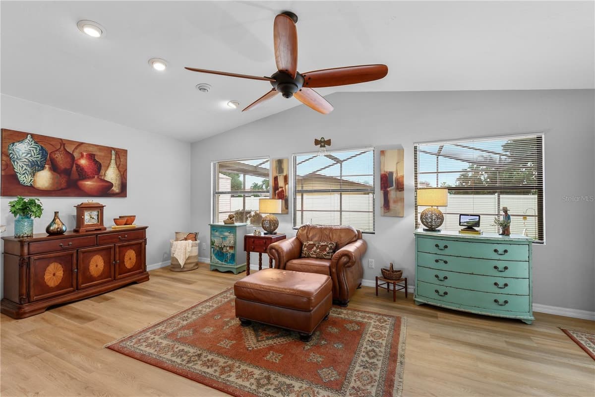 4029 COUNTRY CLUB BOULEVARD — photo 13 of 49
