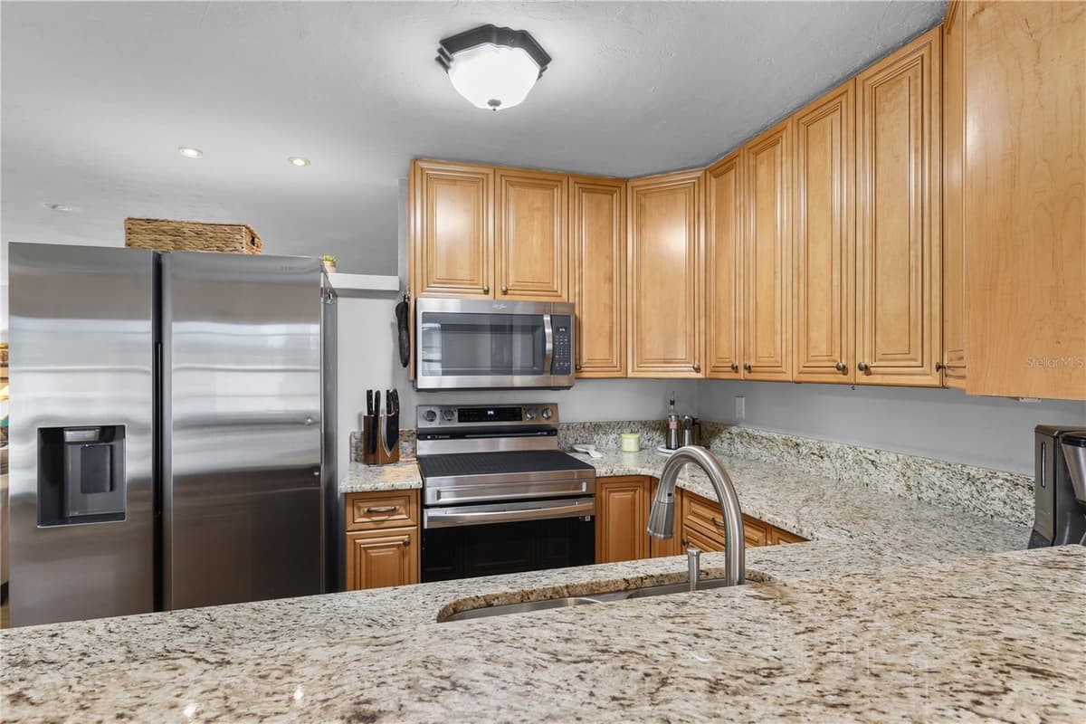 4029 COUNTRY CLUB BOULEVARD — photo 15 of 49