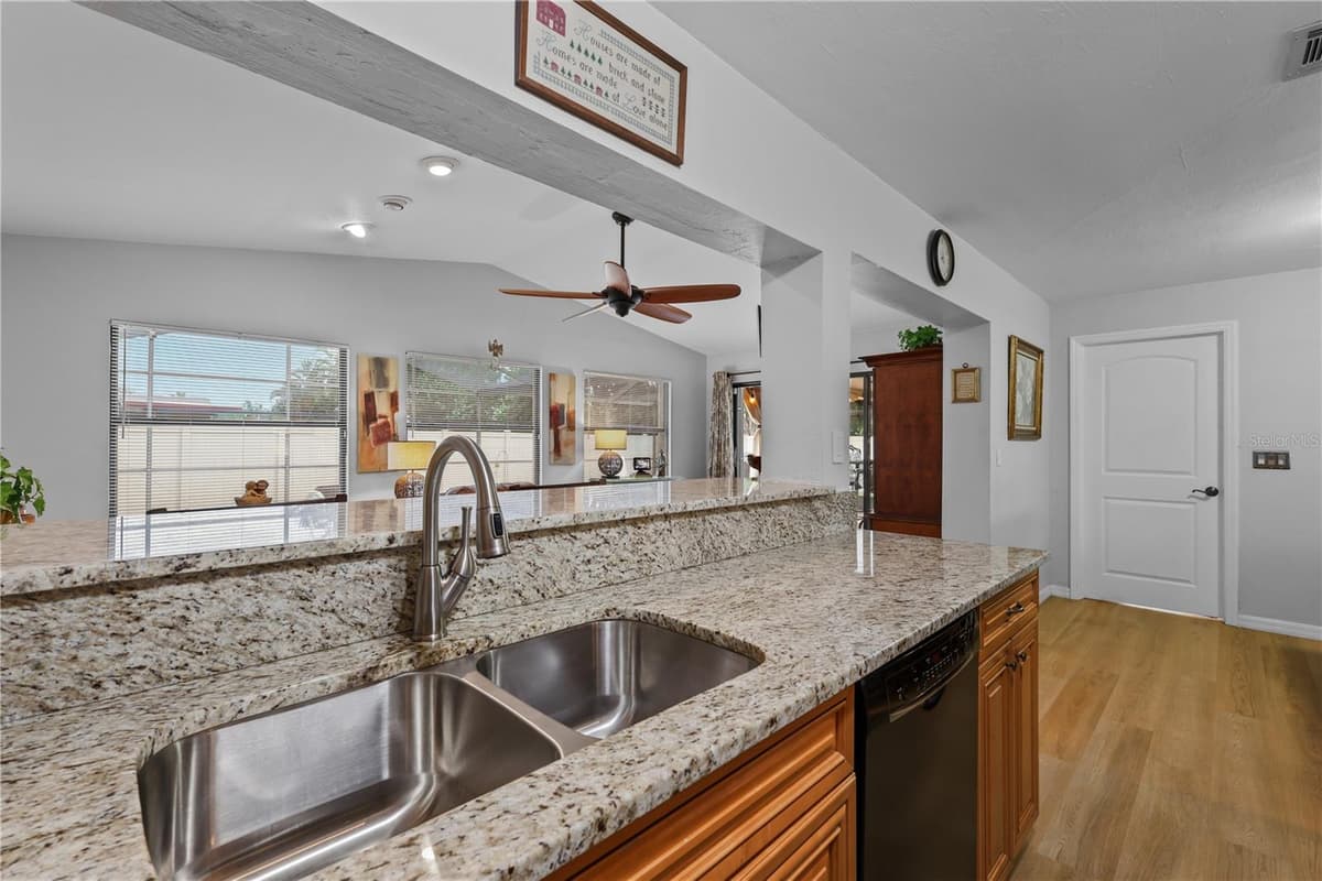 4029 COUNTRY CLUB BOULEVARD — photo 16 of 49