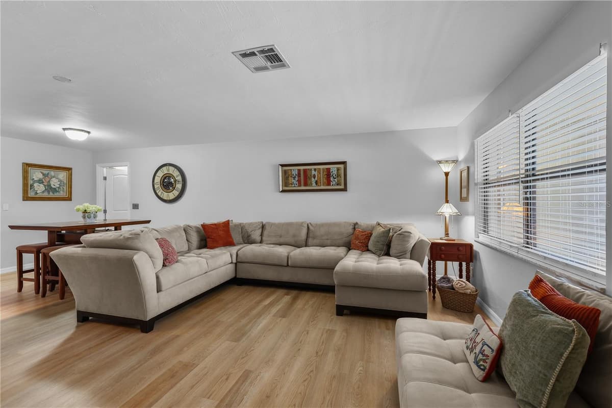 4029 COUNTRY CLUB BOULEVARD — photo 9 of 49