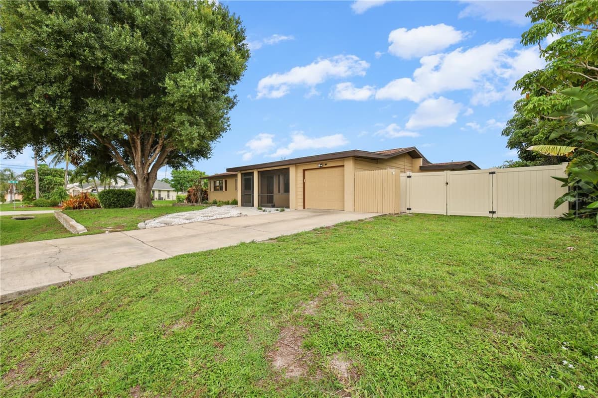 4029 COUNTRY CLUB BOULEVARD — photo 48 of 49