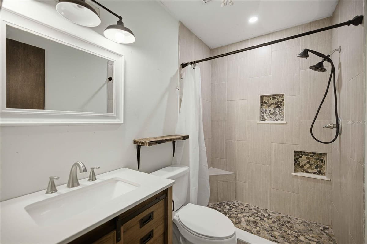 13720 36TH AVENUE — photo 17 of 40