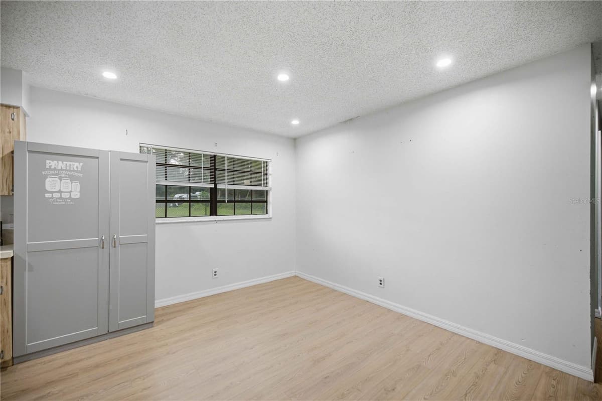 13720 36TH AVENUE — photo 10 of 40