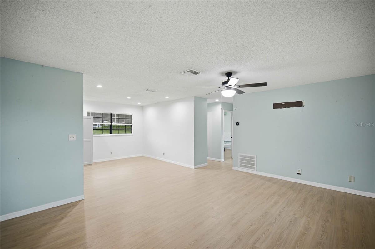 13720 36TH AVENUE — photo 7 of 40