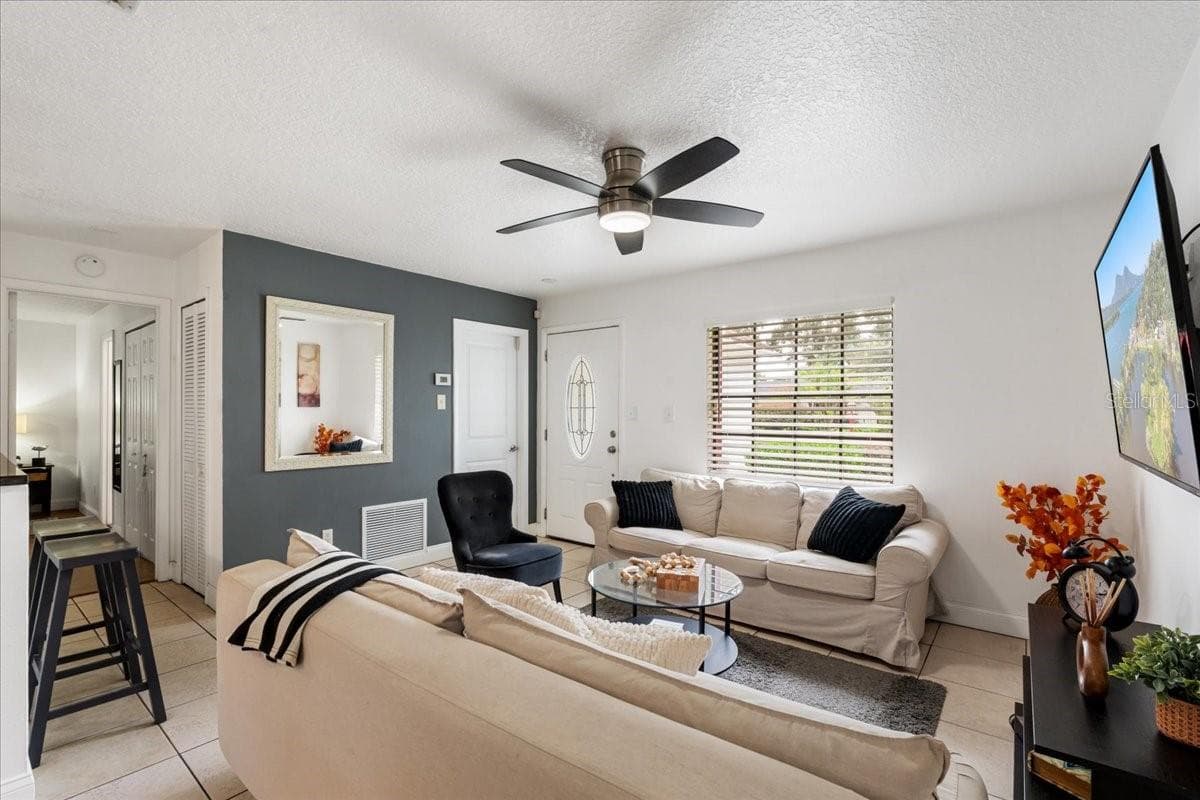 328 PANAMA CIRCLE — photo 4 of 45