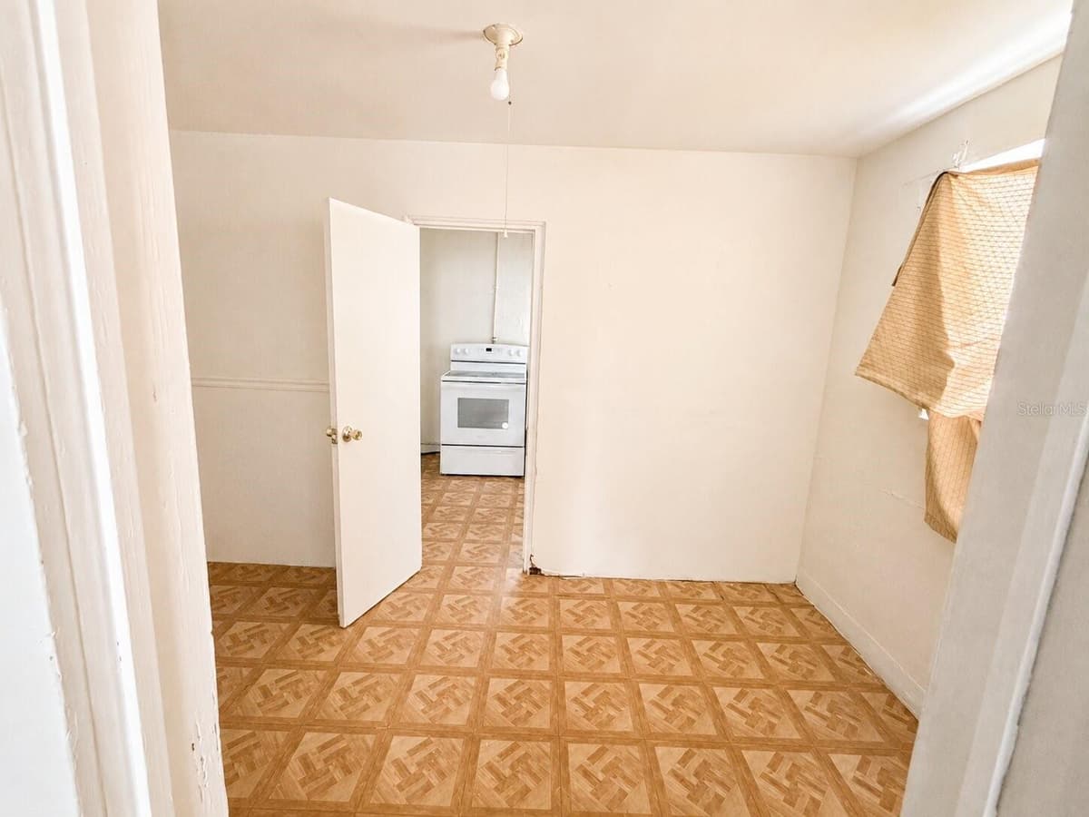 207 LEE AVENUE — photo 10 of 14