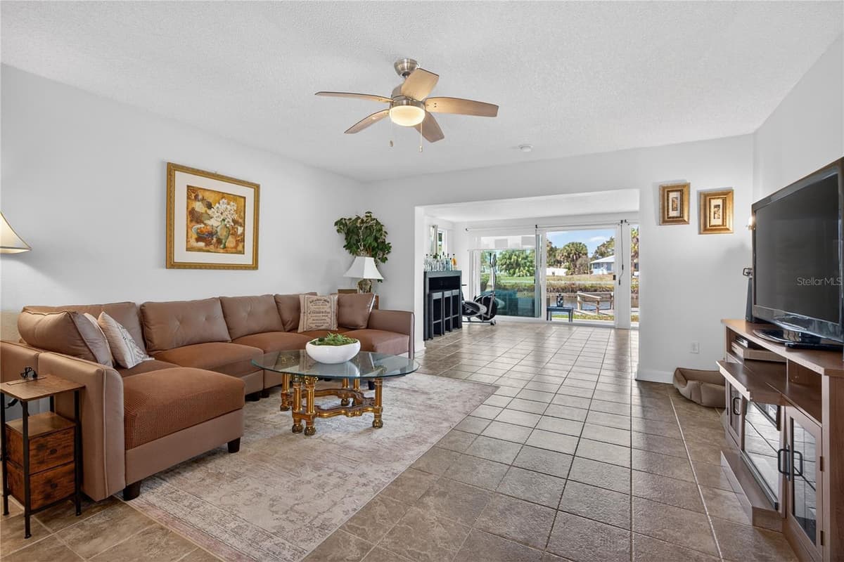 11607 KINGFISHER COURT — photo 15 of 50